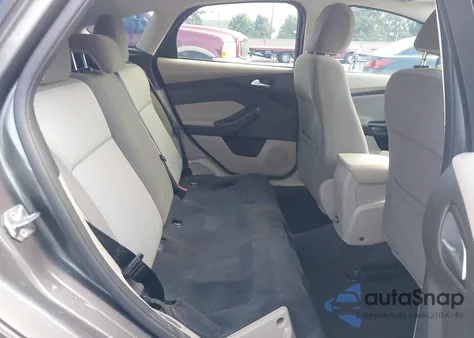 2014 Ford Focus Se z USA, uszkodzony, nr VIN 1FADP3K2XEL410121